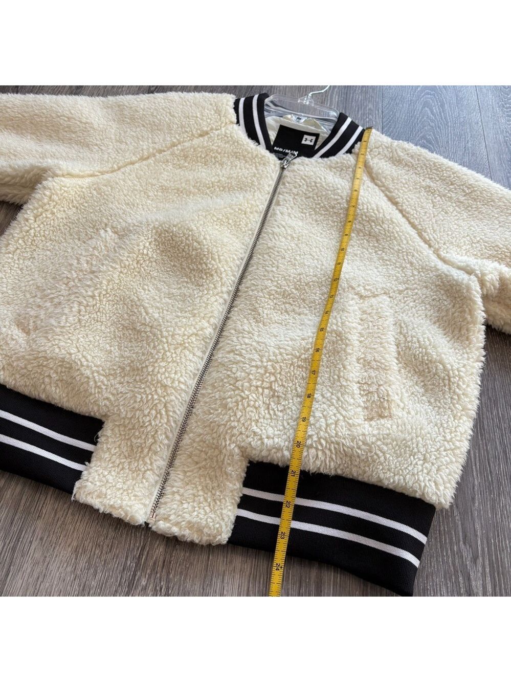 Under Armour Cream Teddy Sherpa Bomber Jacket Size M Excellent Condition - Picture 6 of 7